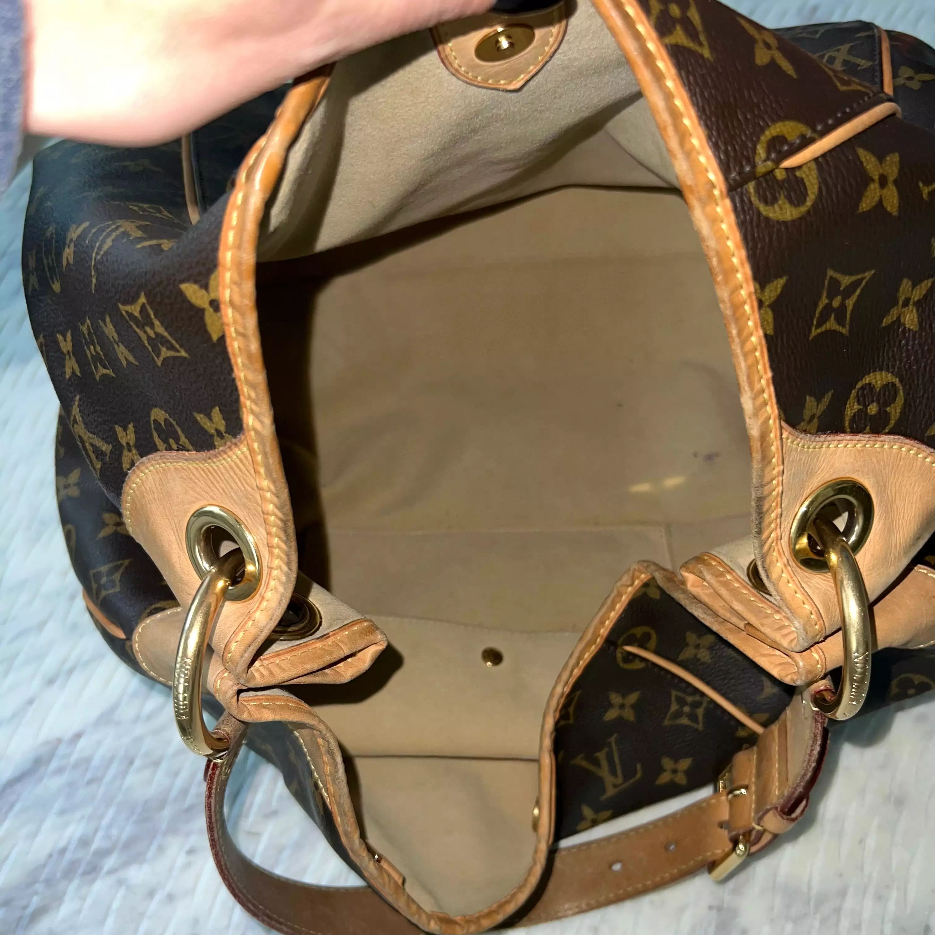 Louis Vuitton Galleria GM Bag