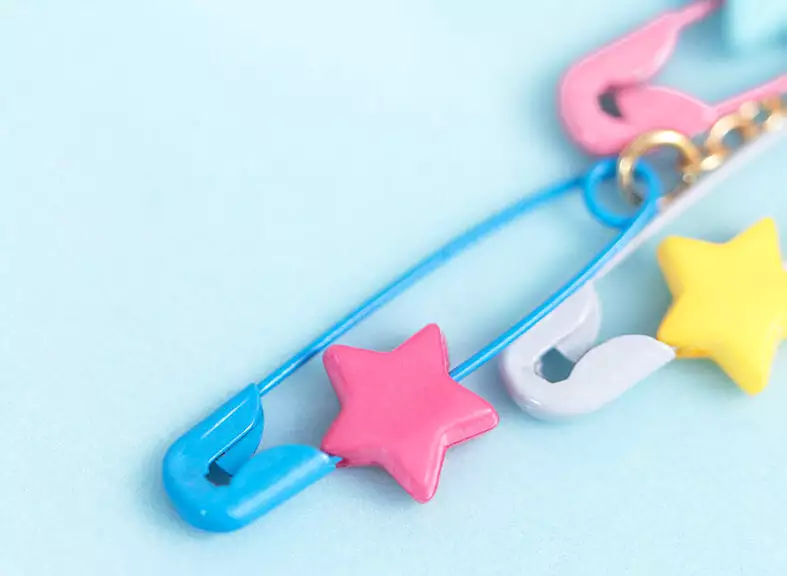 MACARON STAR PIN EARRINGS BY60401